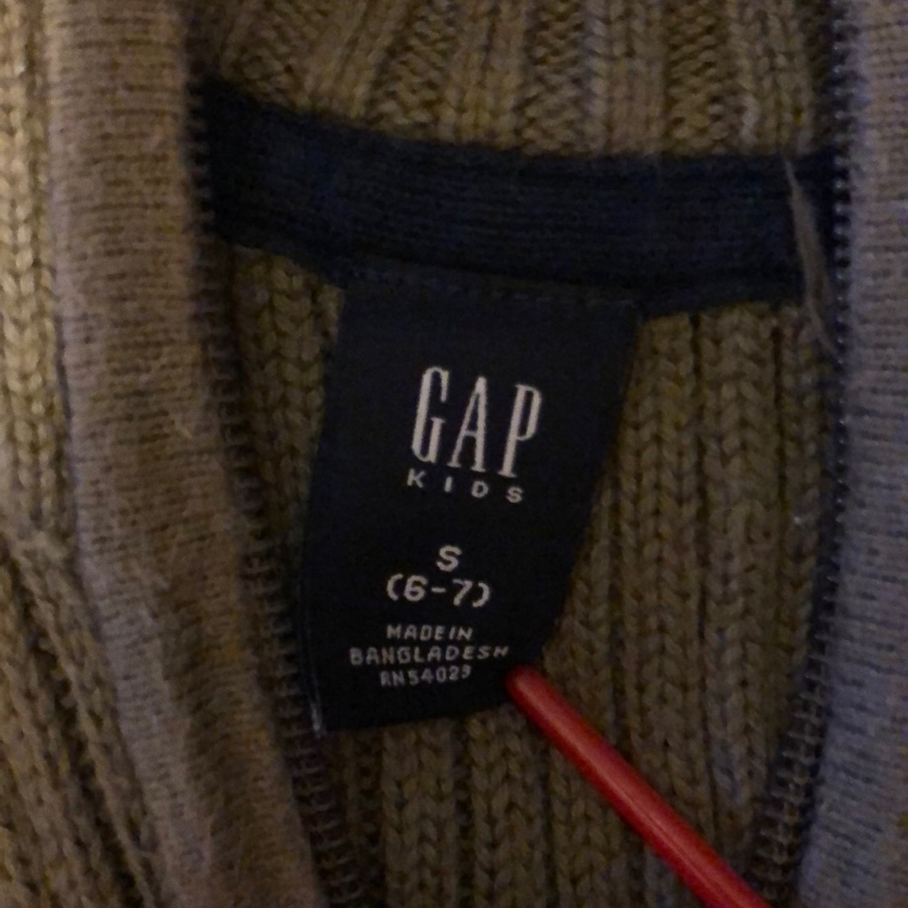 GAP - Picture 4 of 5